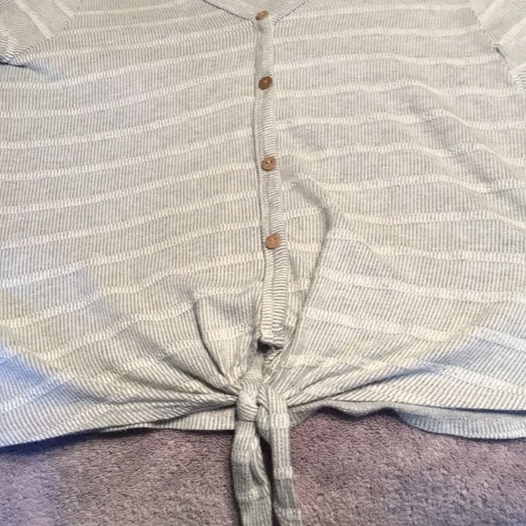 Gyft Woman’s Striped Top. Size Medium. - Picture 3 of 8